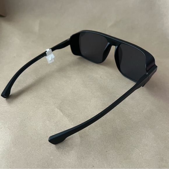 NEW WITH TAG Black Shield Visor Oversized Futuristic Sunglasses Unisex - Picture 2 of 2